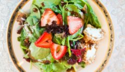 salad with strawberries and balsamic dressing