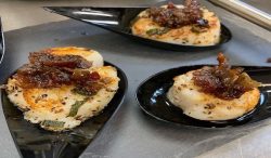 Scallops with bacon jam